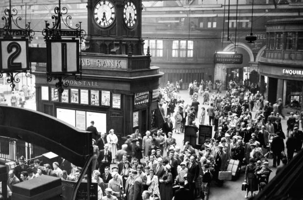 Glasgow Times: Glasgow Central station holiday crowds, July 1959